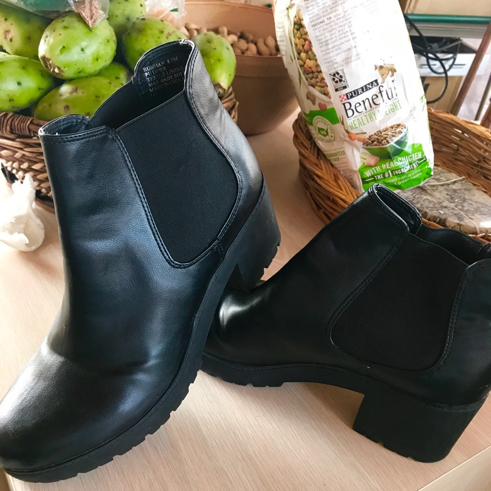 STEVE MADDEN BOOTIES