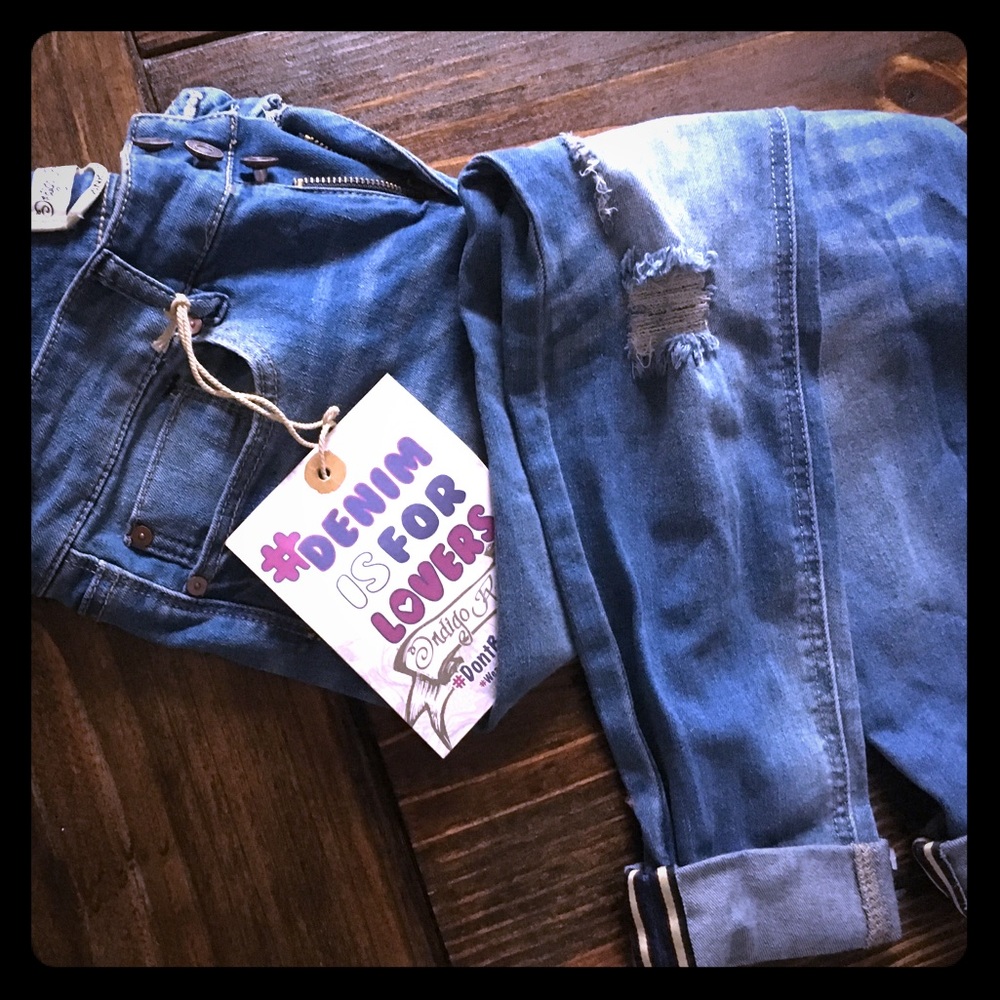 😍👑BRAND NEW MEDIUM WASH ANKLET JEANS, SZ 7🎀❤️!!