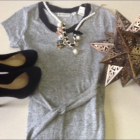 Versona Dresses & Skirts - NWT💖Classic belted grey and black dress💖