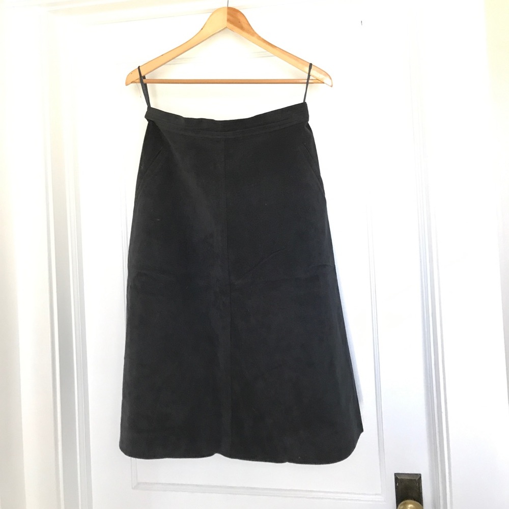 Vintage grey suede skirt with pockets!