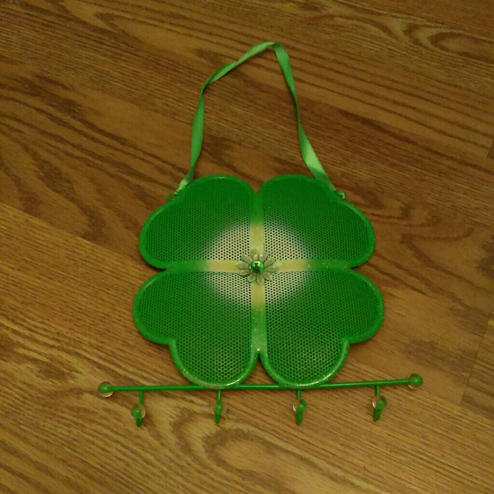 Clover jewelry hanger