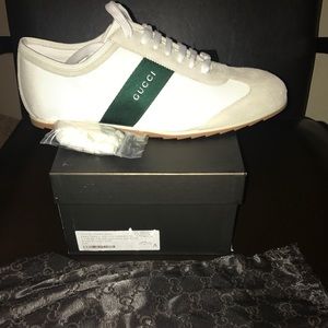 Gucci sneaker. White w/ Green stripe.