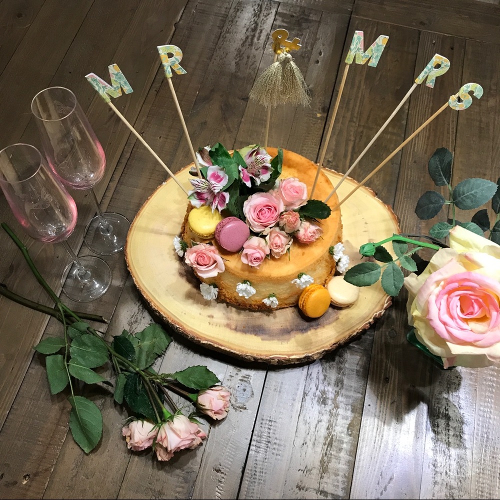 Mr & Mrs Cake Topper - Picture 2 of 5