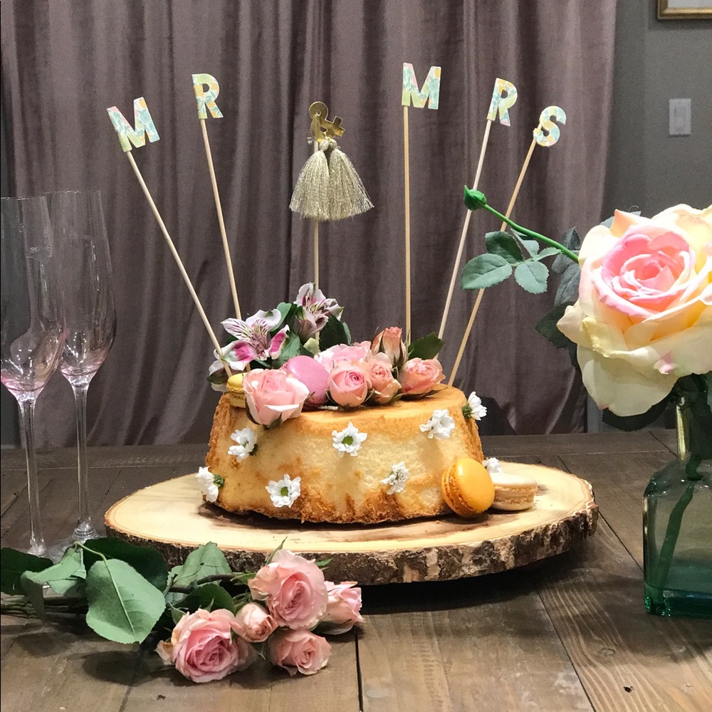 Mr & Mrs Cake Topper - Picture 3 of 5