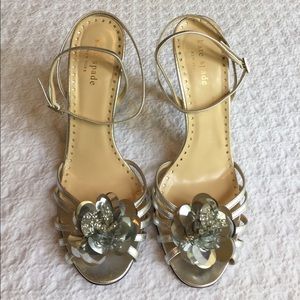 Silver Kate Spade metallic flower strappy heel 7.5