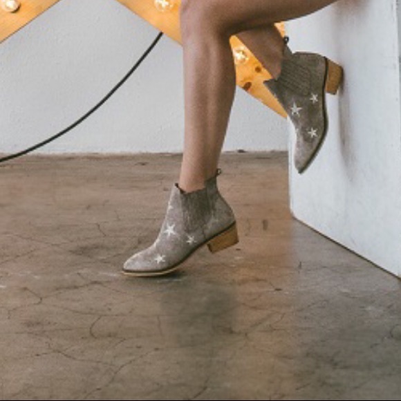 ⭐️⭐️⭐️⭐️Ladies booties with stars.⭐️⭐️⭐️⭐️ - Picture 8 of 8