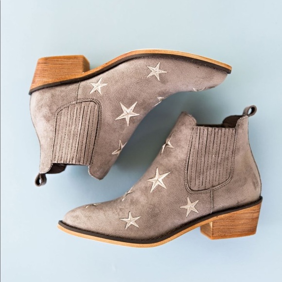 ⭐️⭐️⭐️⭐️Ladies booties with stars.⭐️⭐️⭐️⭐️ - Picture 4 of 8