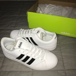 Brand New Women's Adidas Neo Baseline shoes size 7