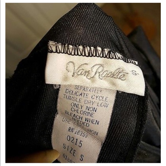 Vintage Van Raalte Nightgown Has a large sweep⭐️ - Picture 2 of 5