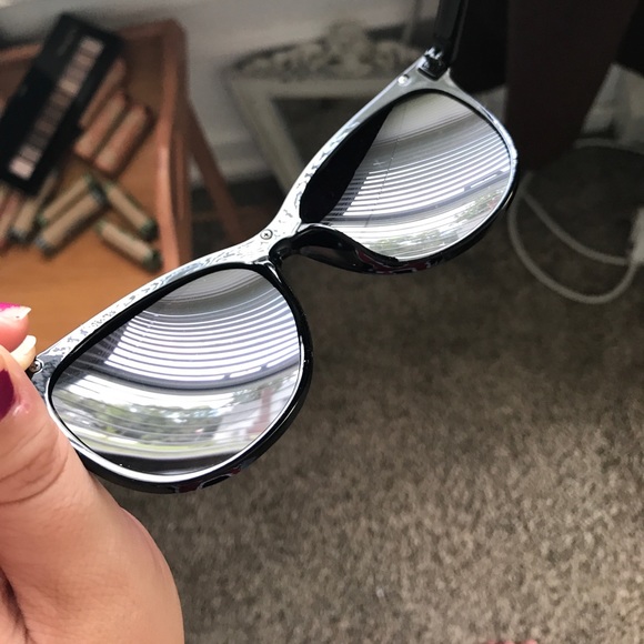 Sunglassess - Picture 3 of 4