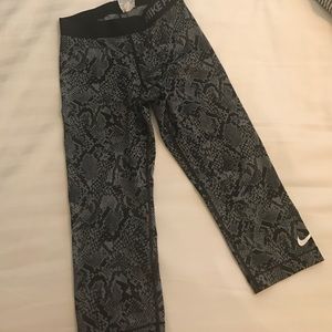 Nike Capri work out pants
