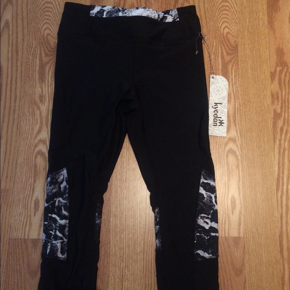Brand new Kyodan crop leggings