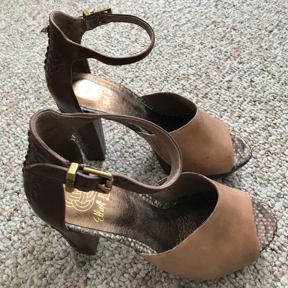 BNWOT ❤️ ELLIOT LUCCA platform heels - Picture 2 of 5