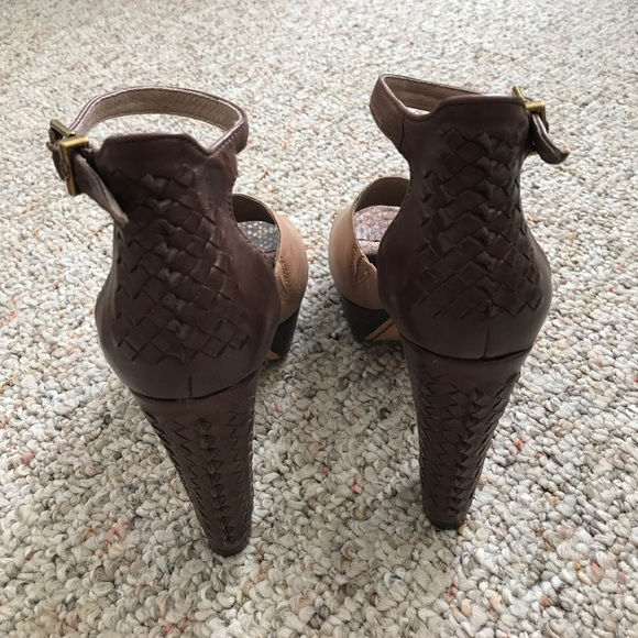 BNWOT ❤️ ELLIOT LUCCA platform heels - Picture 4 of 5