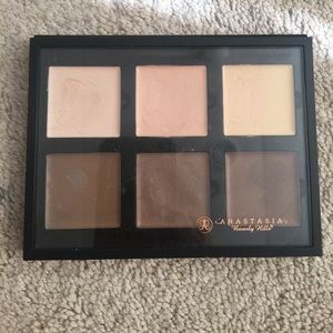 Anastasia Beverly Hills cream contour kit in light