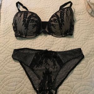 Victorias secret bra and panty set
