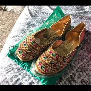 Embroidered sandals for women