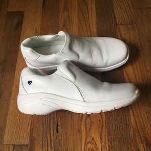 Dove Nursing Shoes