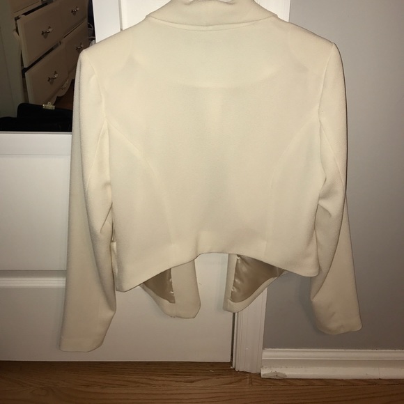 Beautiful cream blazer - Picture 2 of 3
