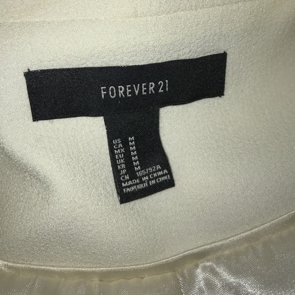 Beautiful cream blazer - Picture 3 of 3