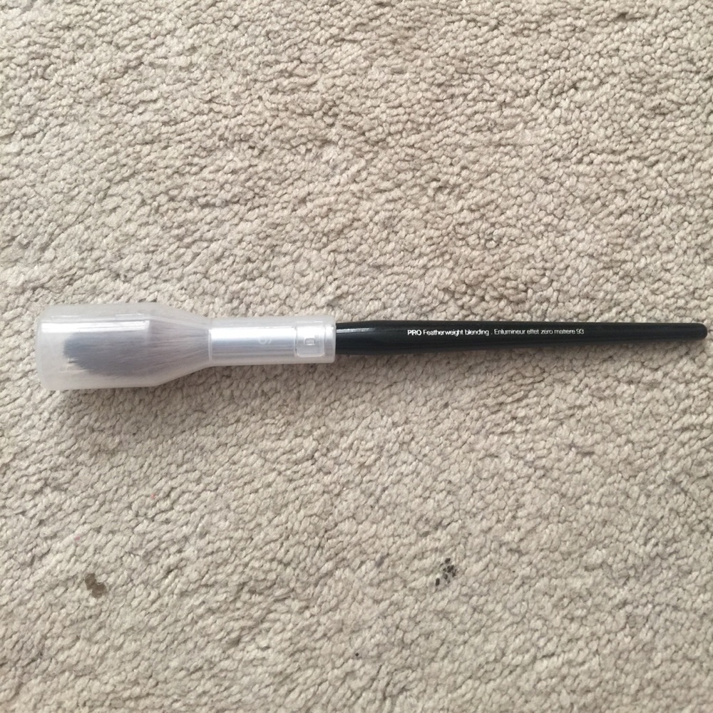 Sephora pro featherweight blending brush #93