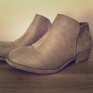 Tan ankles boots