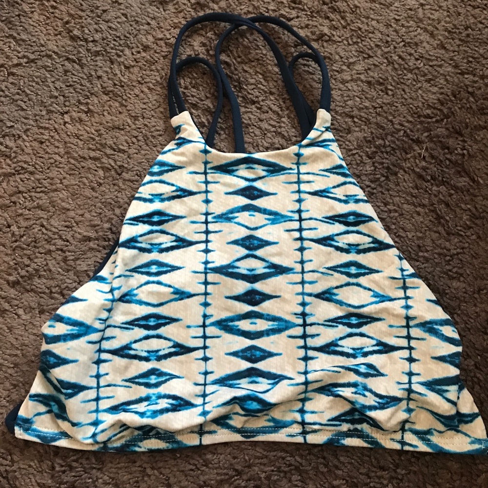 Frankies bikini top size M. Capri top in seashell
