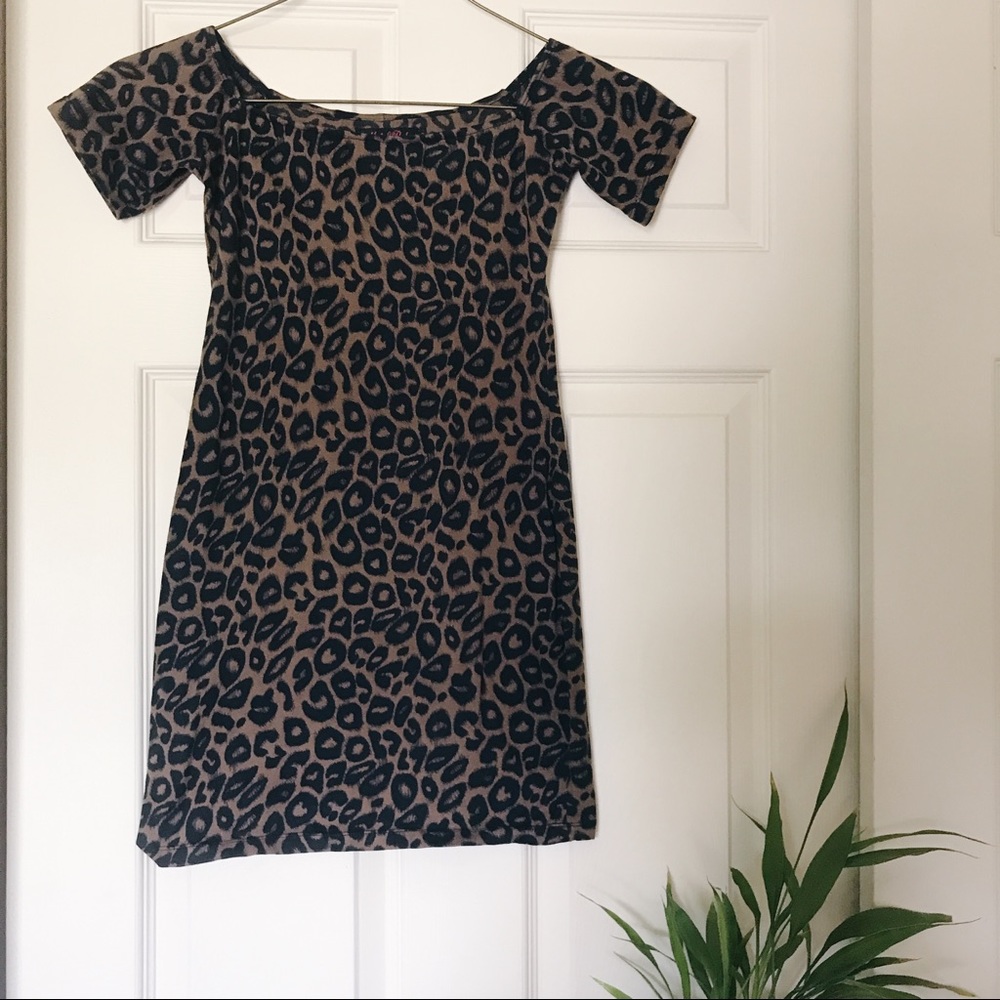 🆕 Leopard Off-Shoulder Mini Dress - Picture 2 of 3