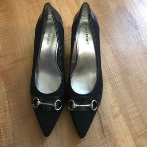 Anne Klein 2 Kitten Heels