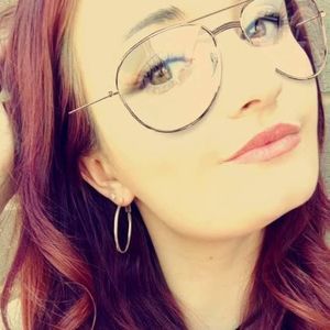 Meet your Posher, Adrianna