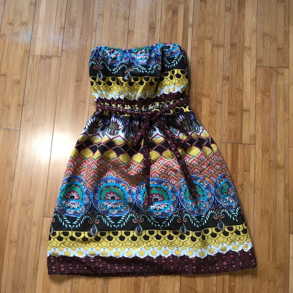 Strapless patterned dress