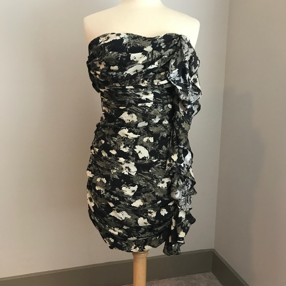 Elizebeth and James Ruched Dress Size 6 - Picture 2 of 8