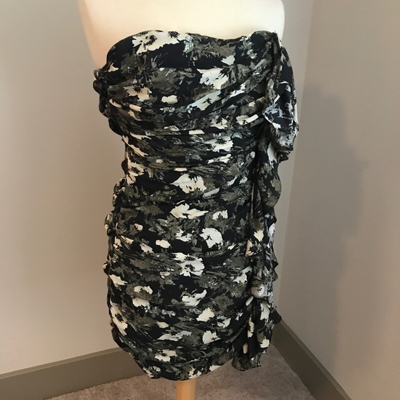 Elizebeth and James Ruched Dress Size 6 - Picture 4 of 8