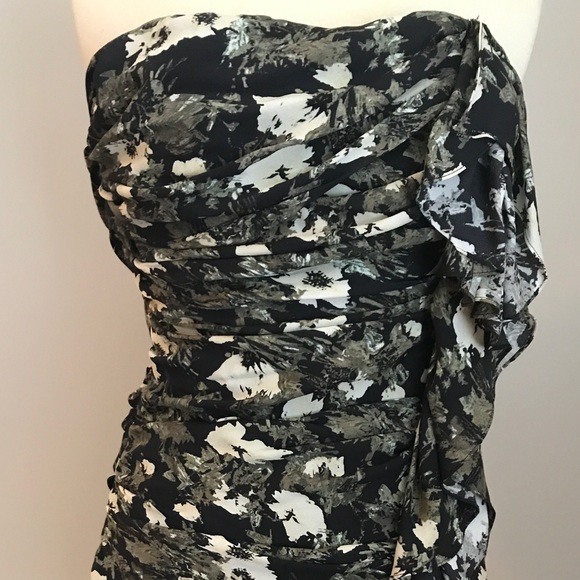 Elizebeth and James Ruched Dress Size 6 - Picture 5 of 8