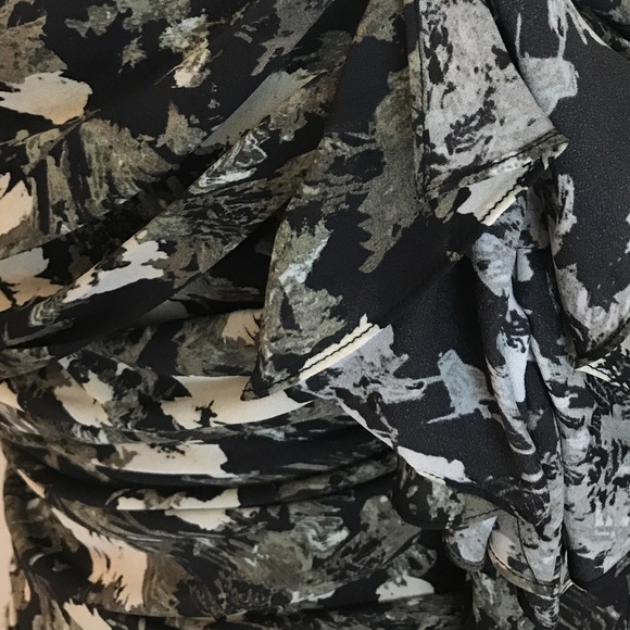 Elizebeth and James Ruched Dress Size 6 - Picture 8 of 8