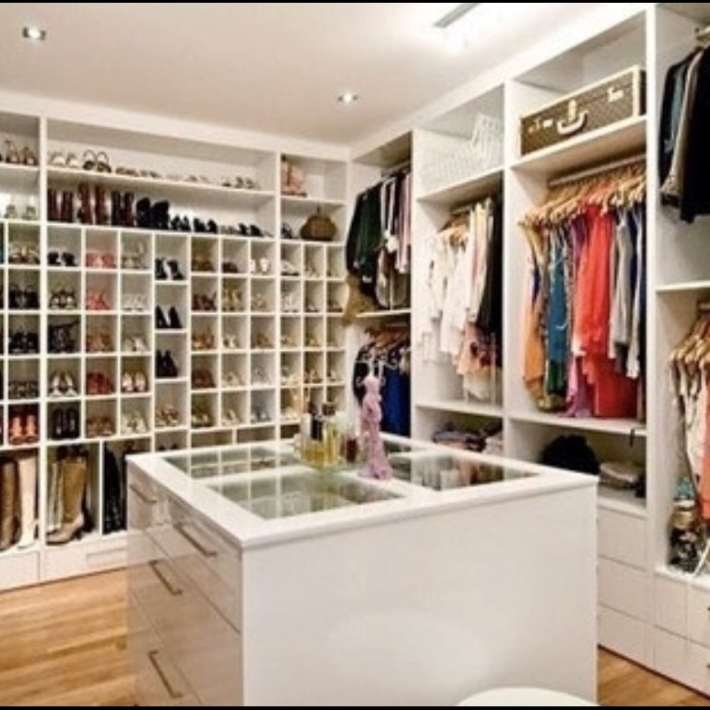 Meet your Posher, Chriss ⭐️⭐️⭐️⭐️⭐️