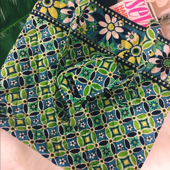 Vera Bradley Handbags - 🍀VERA BRADLEY MEDIUM TOTE BAG🍀