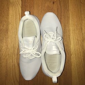 White Women's Nike Roshes