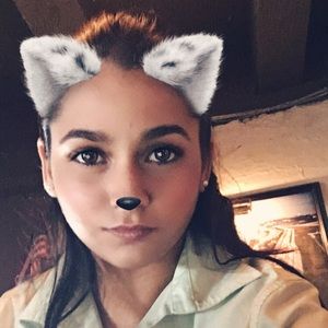 Meet your Posher, Leonor