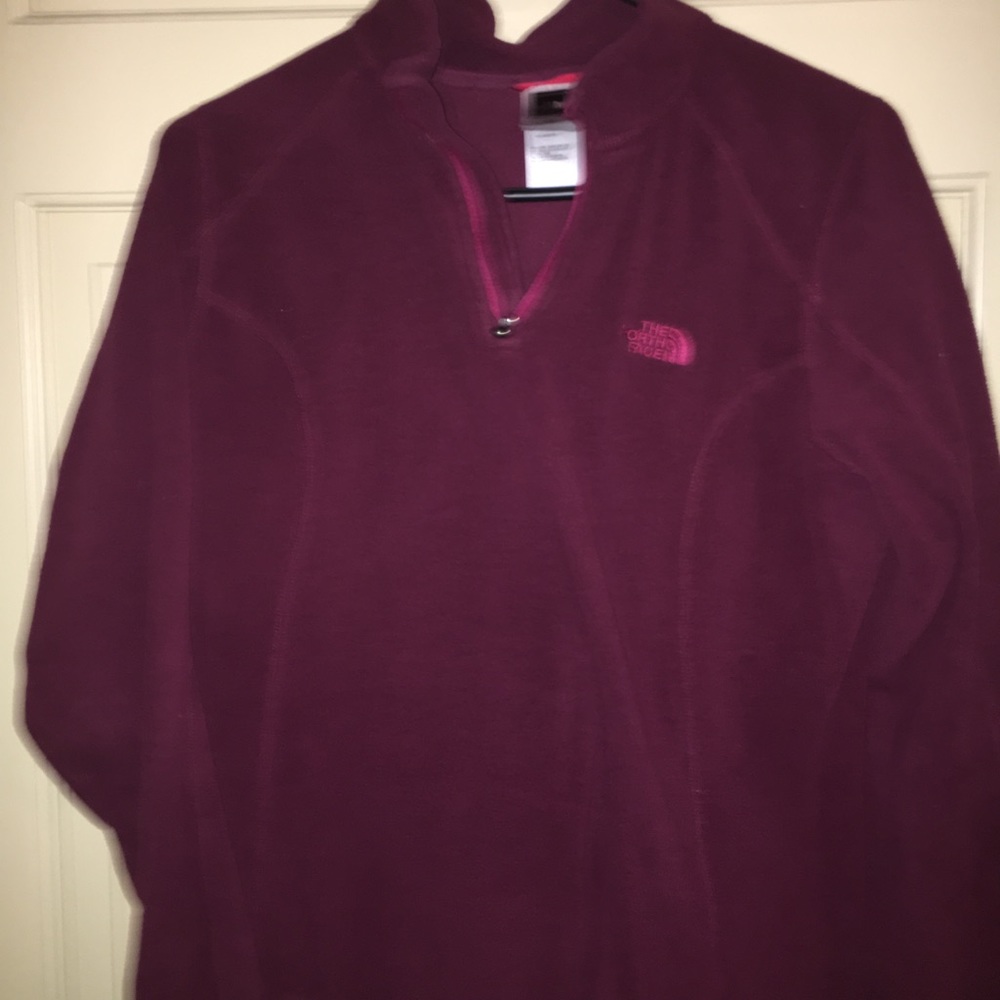 Burgundy north face pullover medium