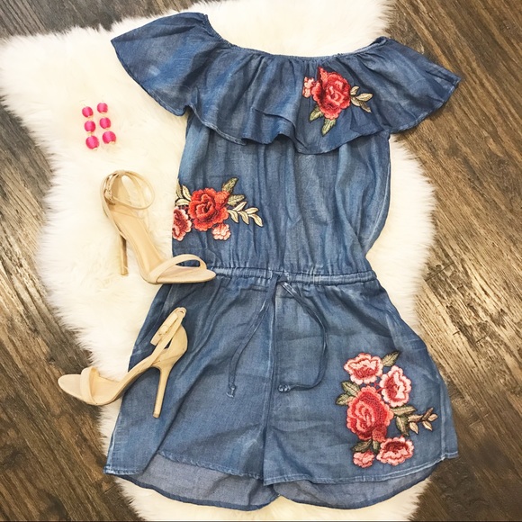 **SUMMER SALE**OFF THE SHOULDER APPLIQUÉ ROMPER - Picture 2 of 2