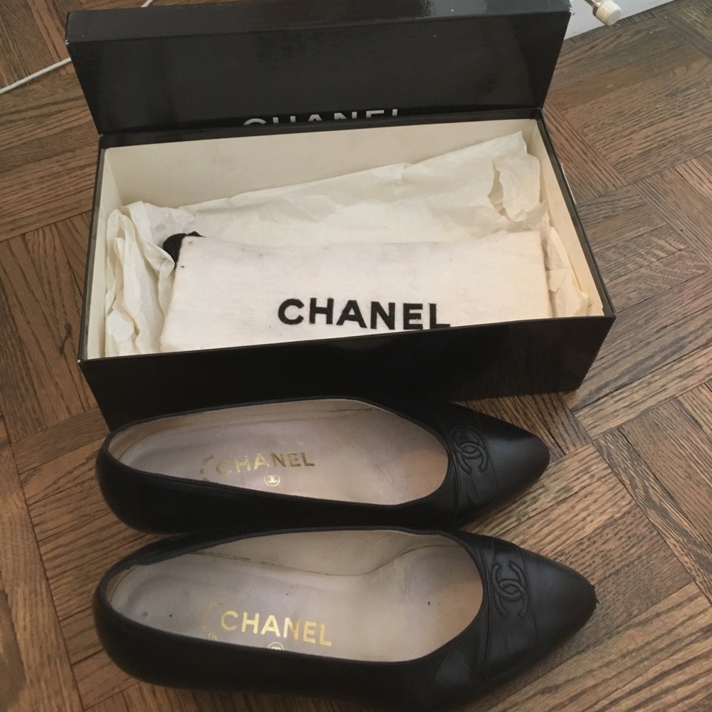 Vintage Chanel pumps