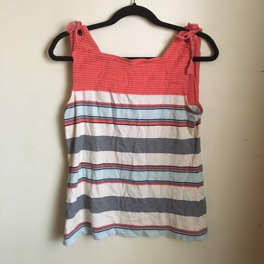 Ladies Unique, super cute tank. Size small