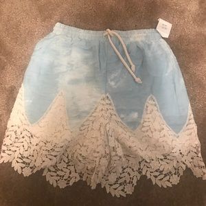 NWT light chambre and lace shorts