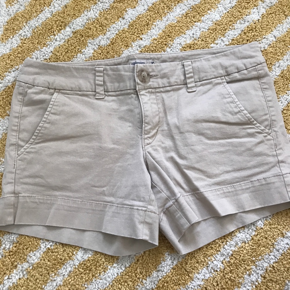 Women's American Eagle Khaki stretch shorts size 6