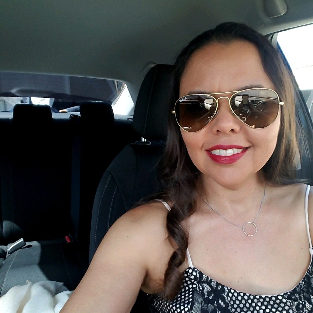 Meet your Posher, Ana