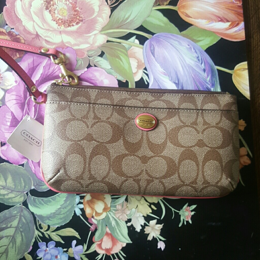 NWT Large Coach Signature Wristlet