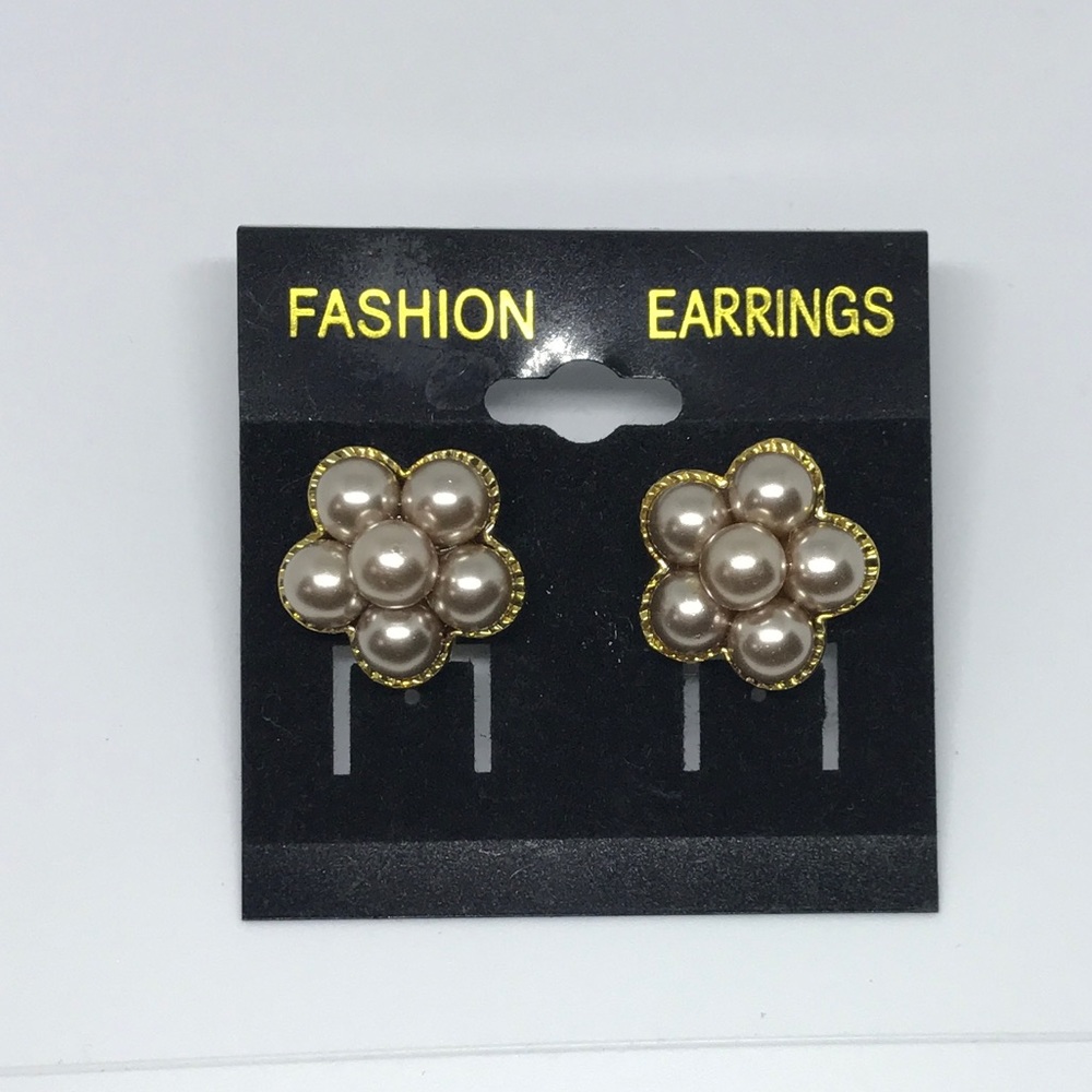 NEW Gold Pearl Earrings