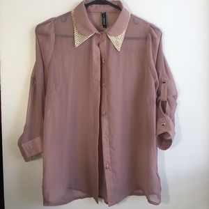 Med mauve sheer button up shirt w/gold detailing