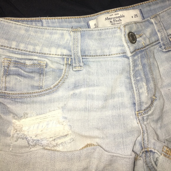 Jean short shorts ! Abercrombie & fitch 😍 - Picture 2 of 5